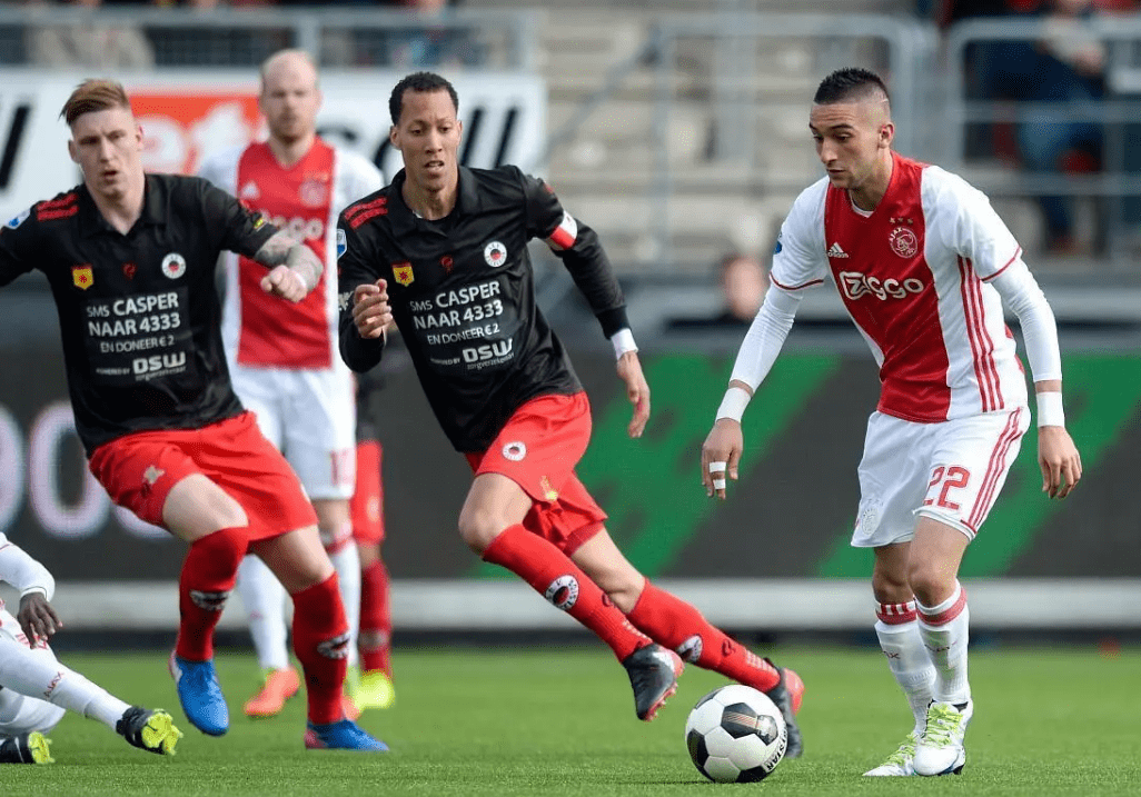 两位选手在 两位选手在