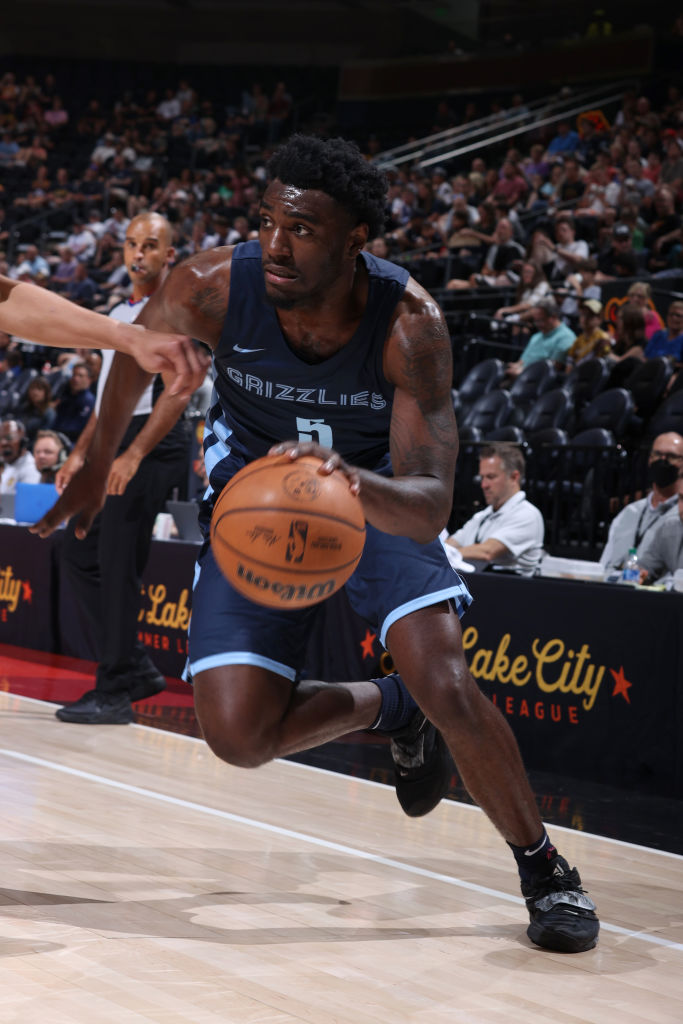 她迅速调整 她迅速调整