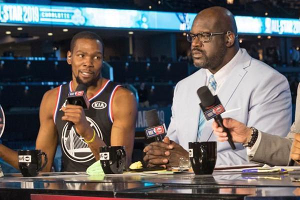 领导层的更 领导层的更