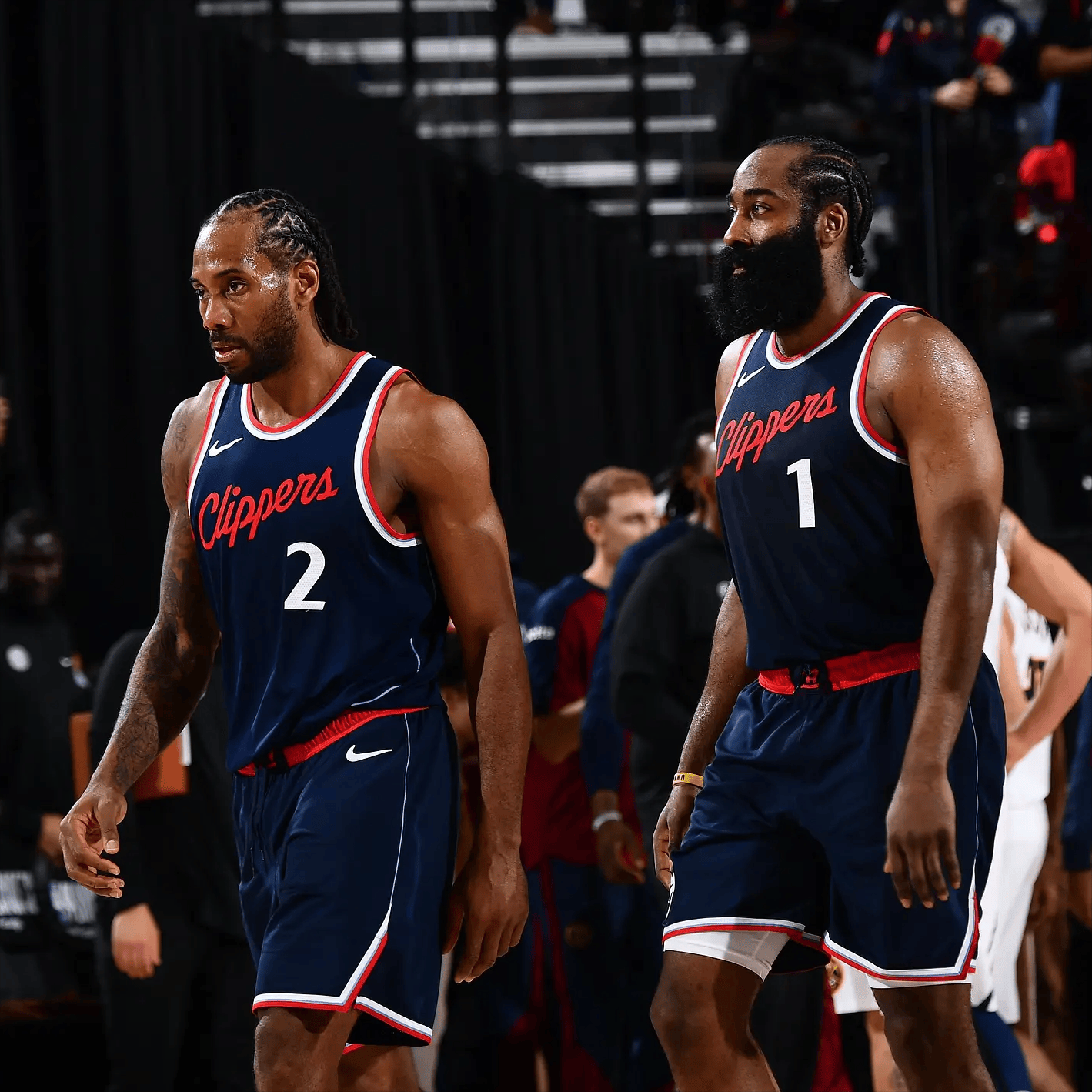 前者通过投 前者通过投